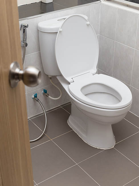 Sanitär Express – Neu installiertes WC im Badezimmer